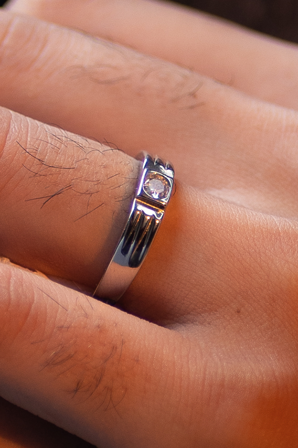 Solid engraved perl ring