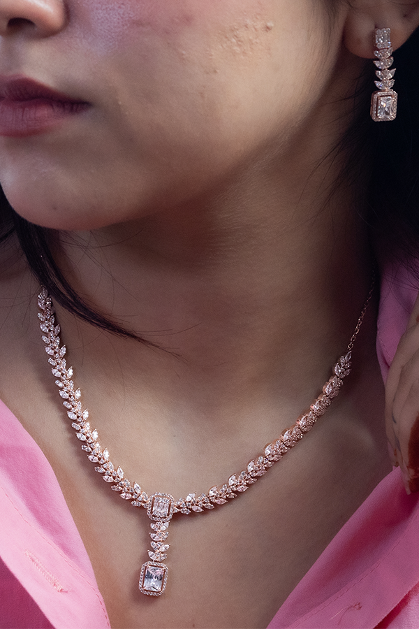 Engraved Drops Cushion Pearl Necklace