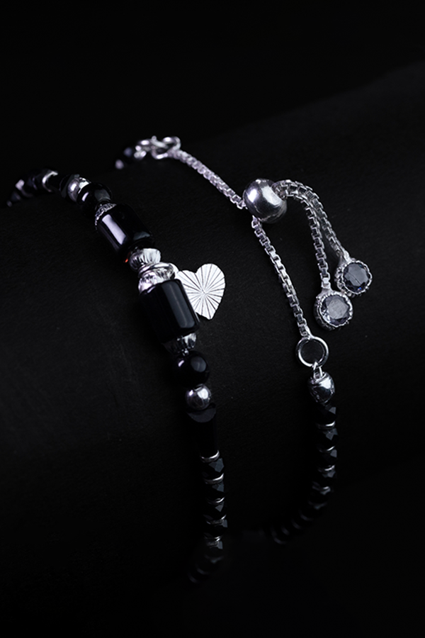 Black heart pearl bracelet