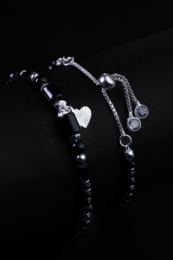 Black heart pearl bracelet