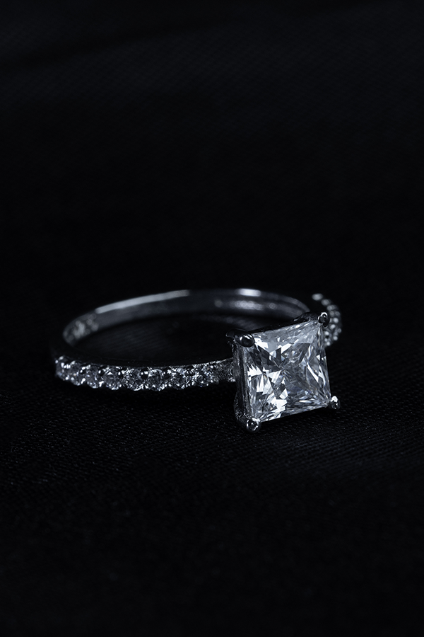 Crown lily ring