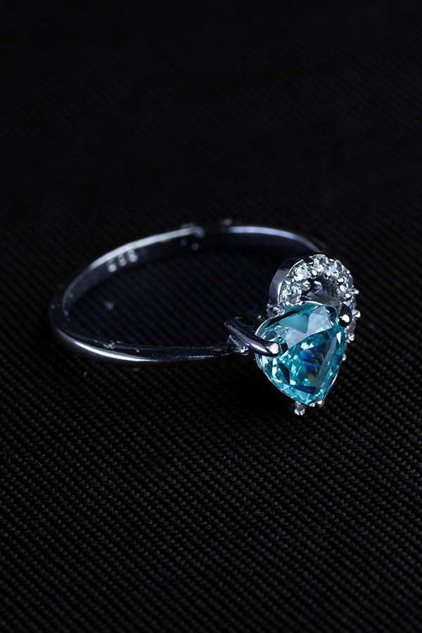 Agonised heart ring
