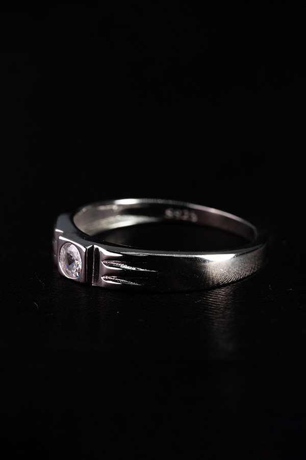 Solid engraved perl ring