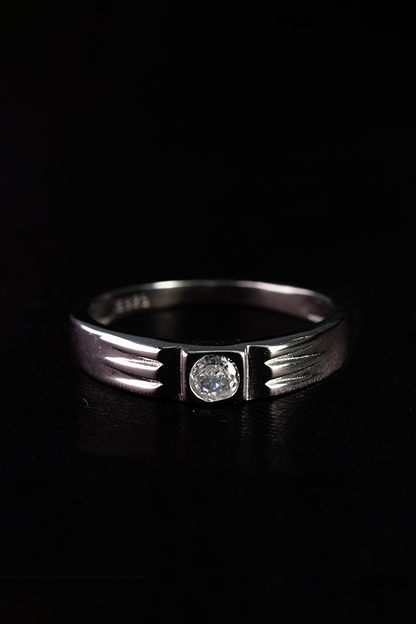 Solid engraved perl ring