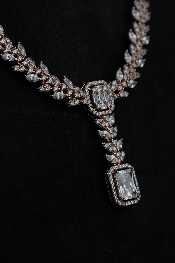 Engraved Drops Cushion Pearl Necklace