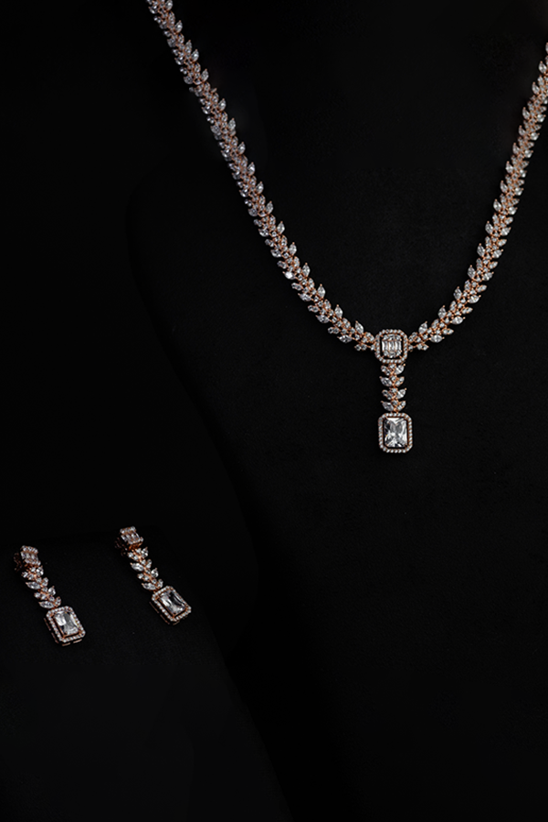 Engraved Drops Cushion Pearl Necklace