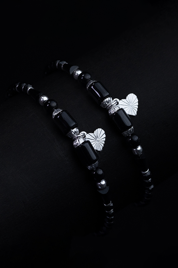 Black heart pearl bracelet