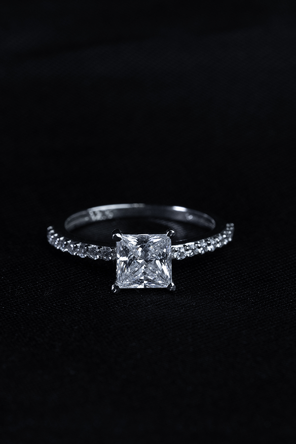 Crown lily ring