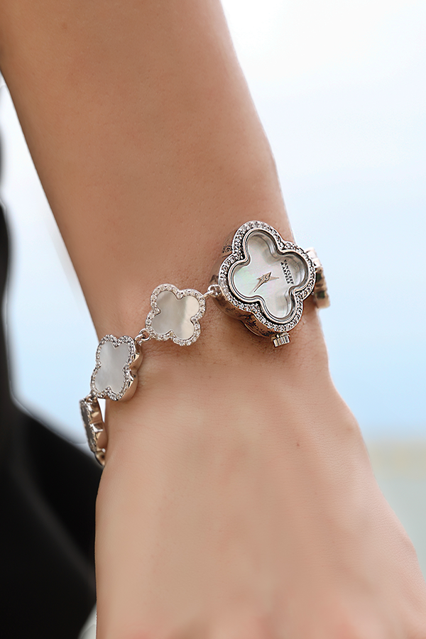 Pearl Crest Clover Watch